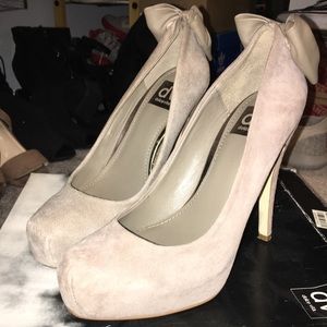 Dolce Vita Suede Heel with Bow Size 7 Super Cute!